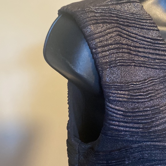 PRE-OWNED LESLIE FAY SLEEVELESS V-NECK DRESS - Picture 6 of 12